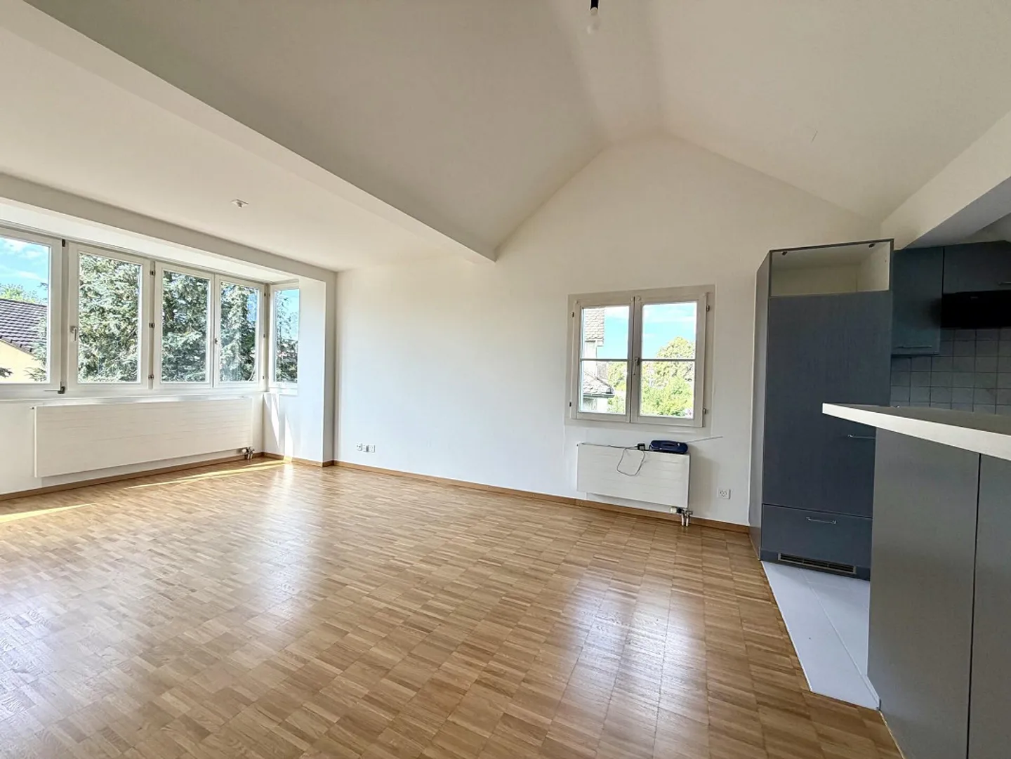 Central with Balcony and Air Conditioning - Photo 5 of 5