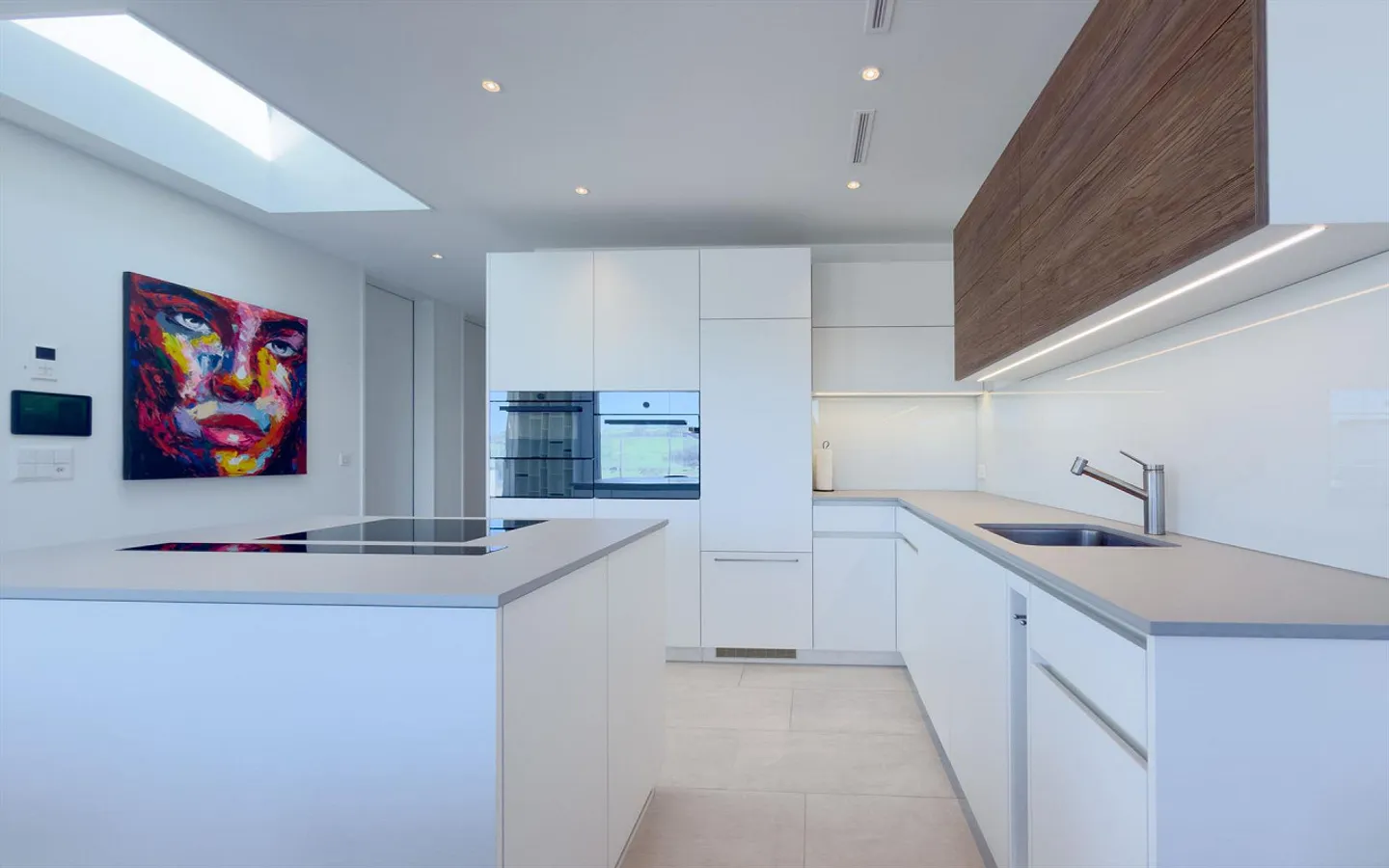 Appartamento attico esclusivo con terrazza, vista panoramica, smart home e jacuzzi - Foto 3 di 12