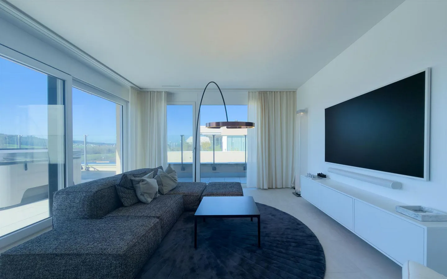 Appartamento attico esclusivo con terrazza, vista panoramica, smart home e jacuzzi - Foto 5 di 12