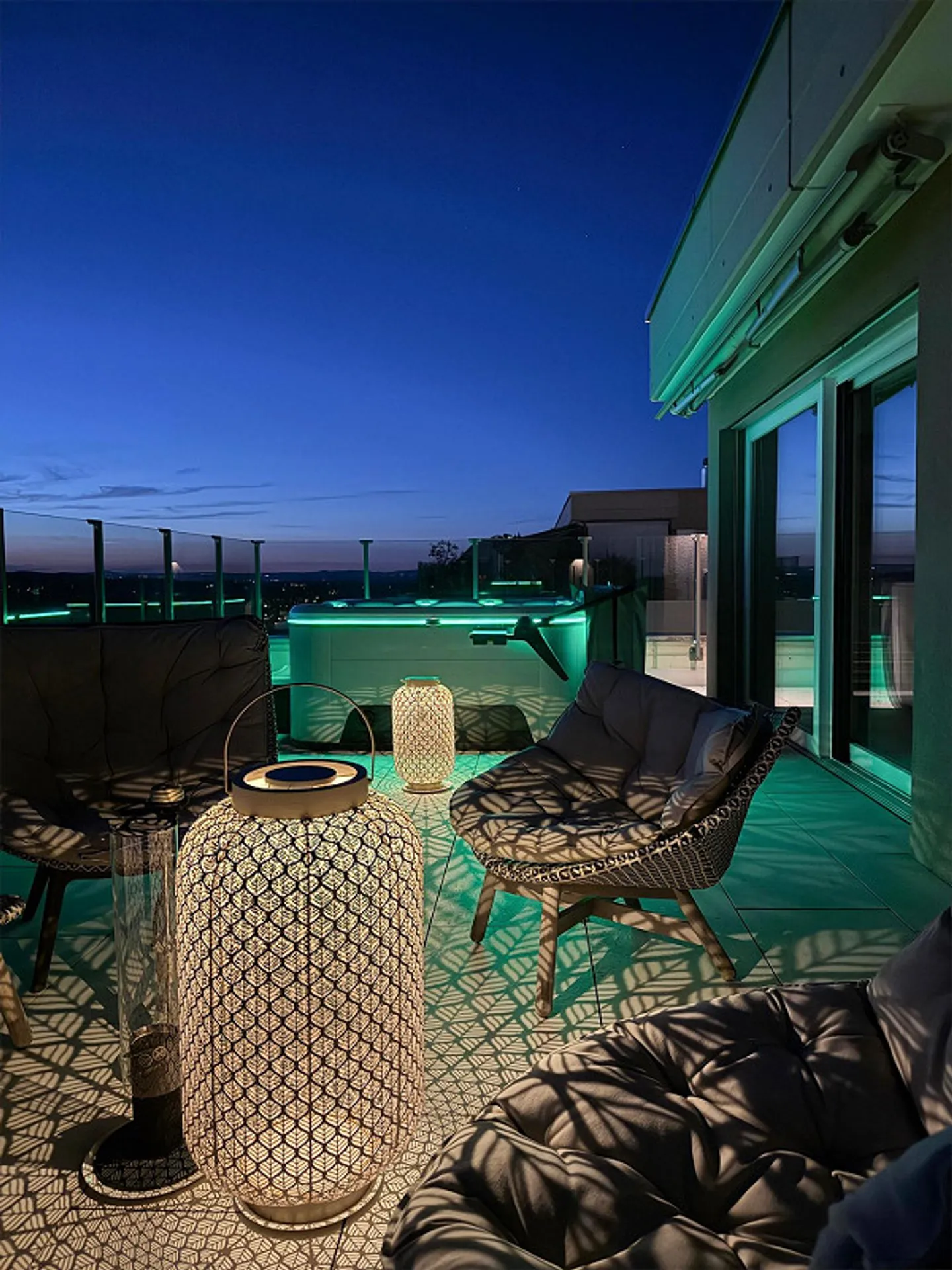 Appartamento attico esclusivo con terrazza, vista panoramica, smart home e jacuzzi - Foto 12 di 12