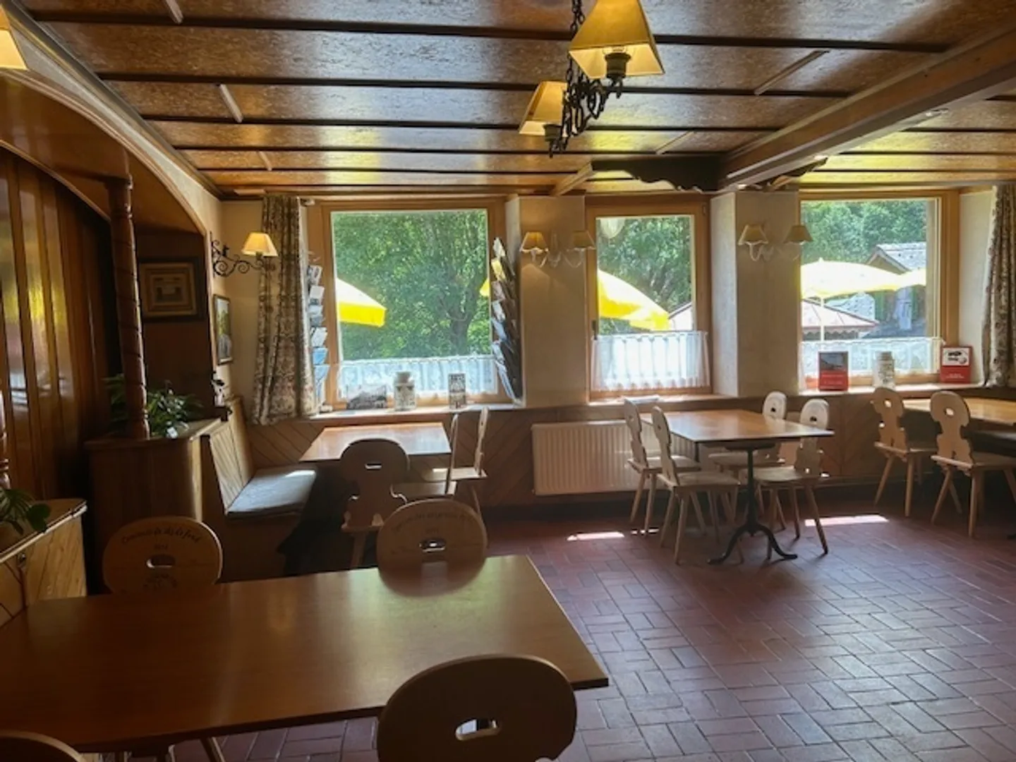 Il Café-Ristorante du Chamois a L'Etivaz, un gioiello delle Alpi vodese - Foto 5 di 12
