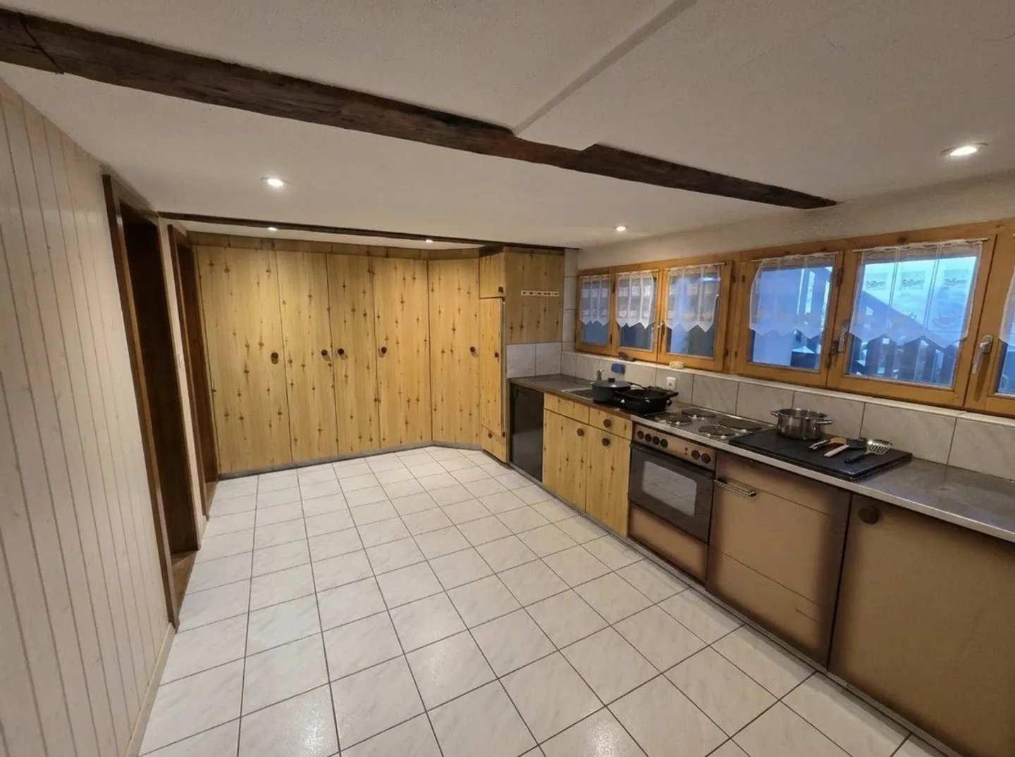 4.5-room apartment with rustic charm - Photo 3 of 11