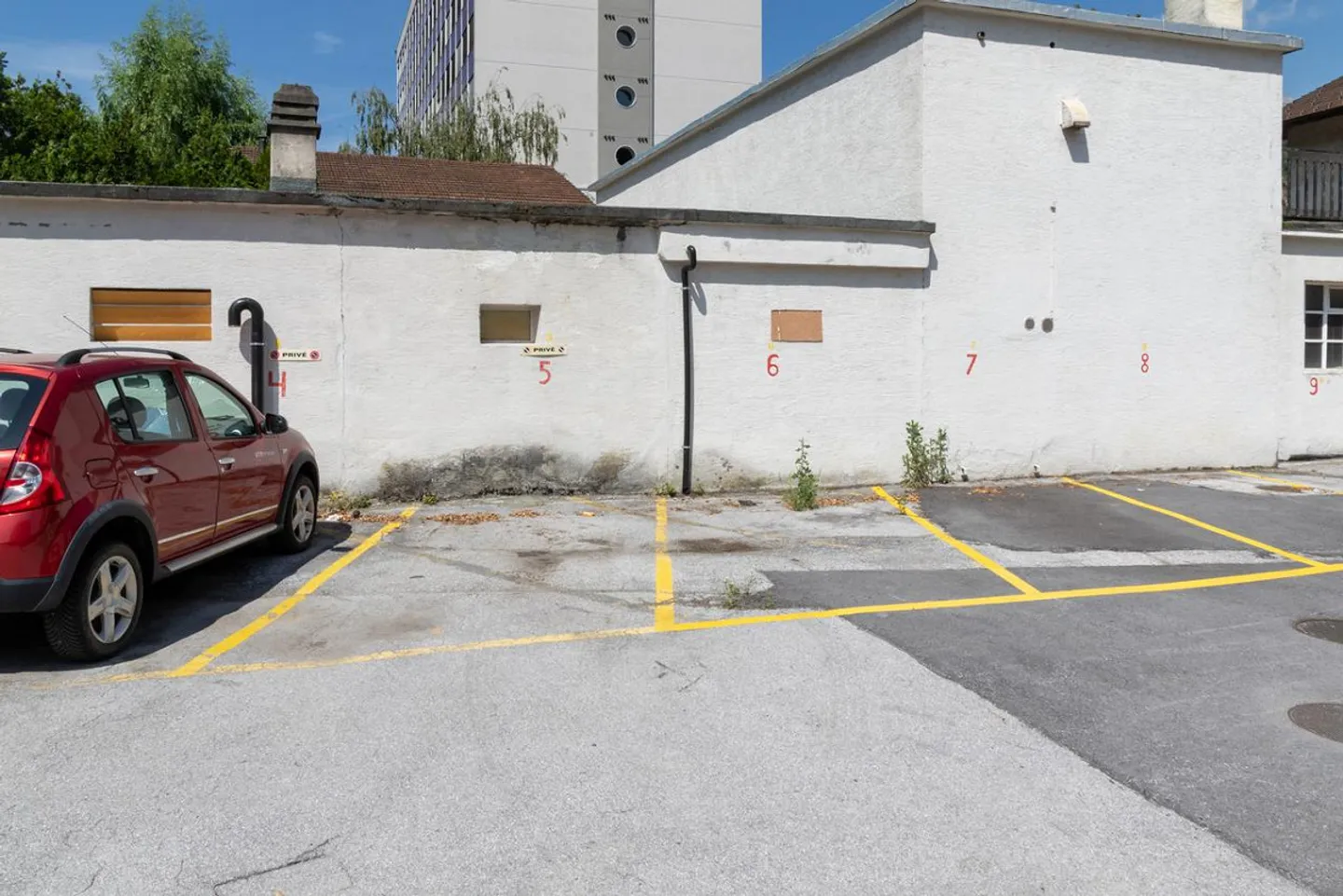 FOR RENT, CITY CENTER SION, OUTDOOR PARKING SPACE - Photo 2 of 5