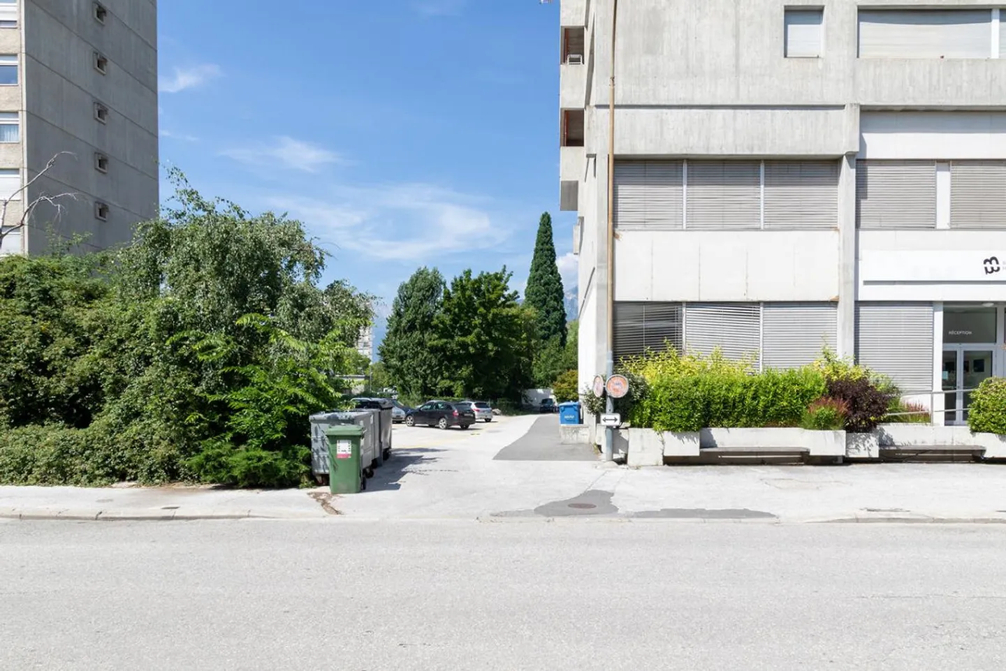FOR RENT, CITY CENTER SION, OUTDOOR PARKING SPACE - Photo 3 of 5