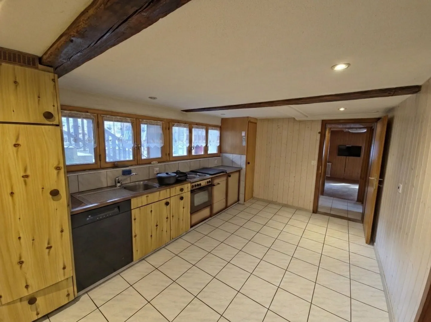 4.5-room apartment with rustic charm - Photo 4 of 11