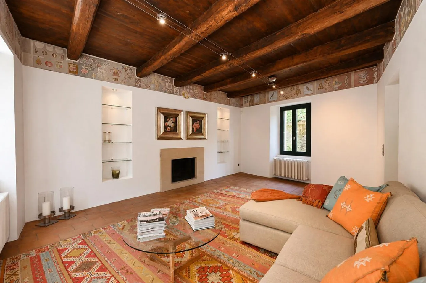 Elegant Charming Villa with Garden and Lake View - Photo 8 of 30