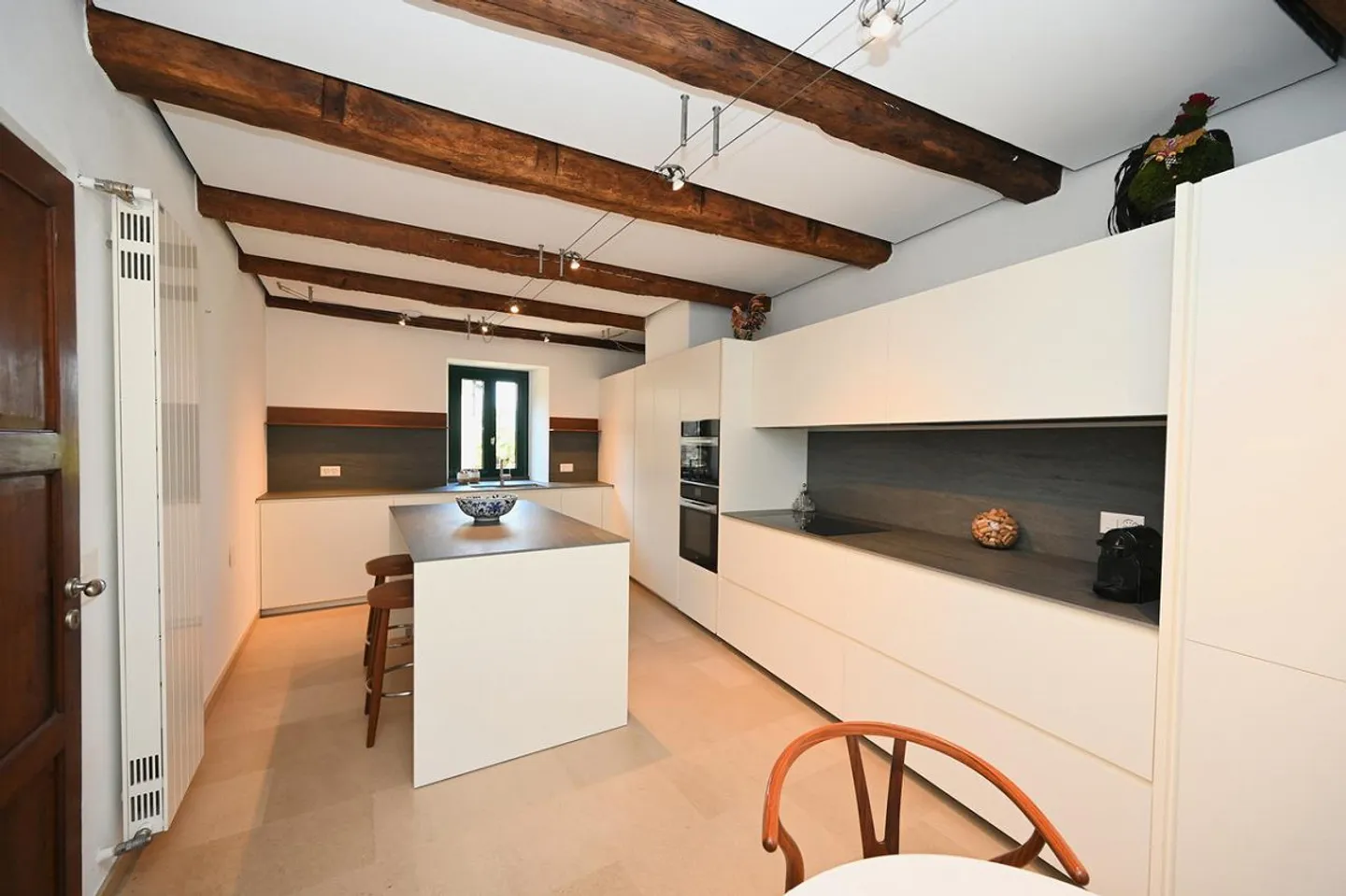 Elegant Charming Villa with Garden and Lake View - Photo 10 of 30