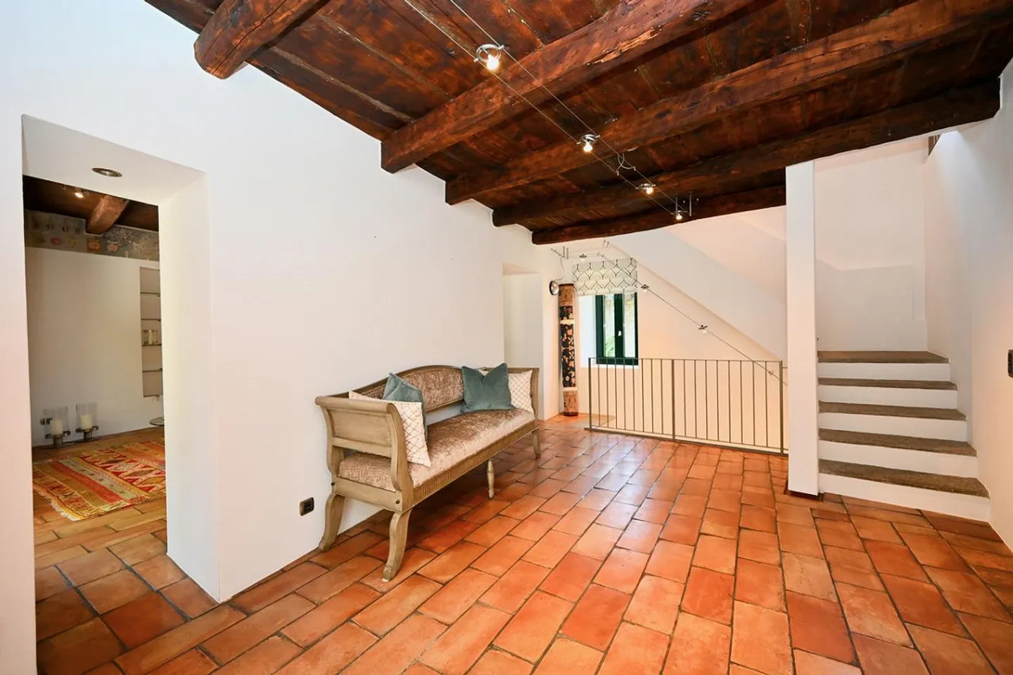 Elegant Charming Villa with Garden and Lake View - Photo 12 of 30