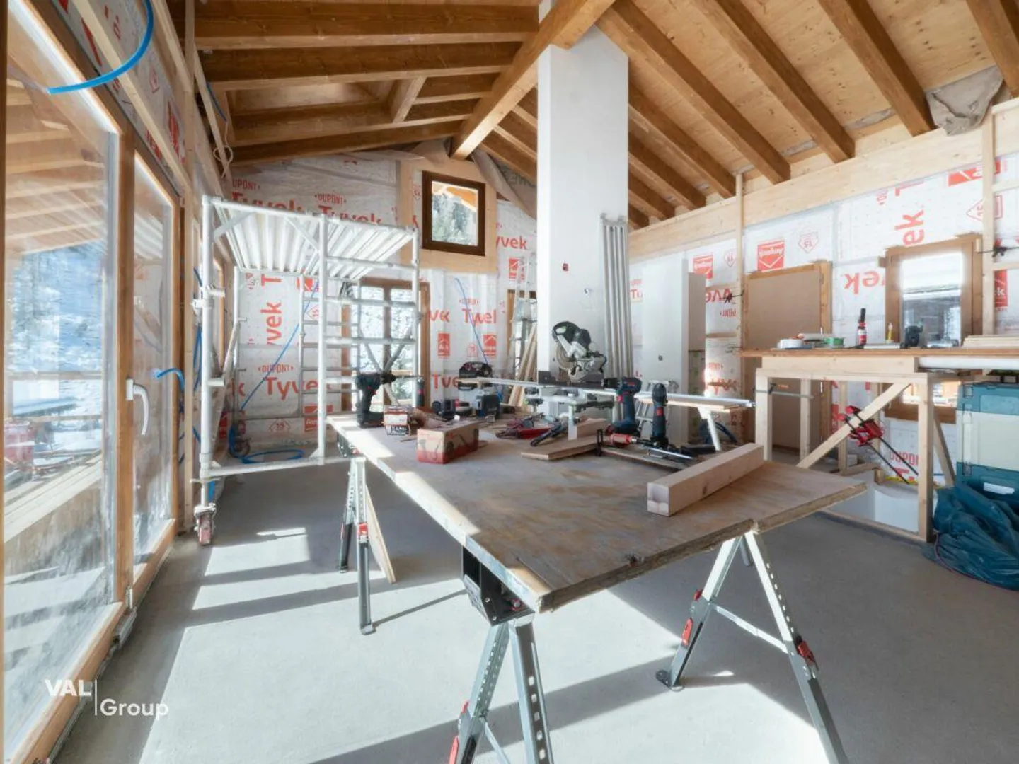 Chalet affascinante con eleganza alpina in un ambiente mozzafiato - Foto 3 di 12