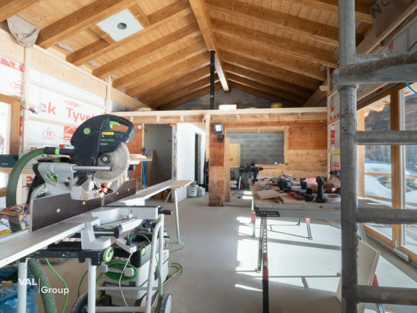 Chalet affascinante con eleganza alpina in un ambiente mozzafiato - Foto 4 di 12