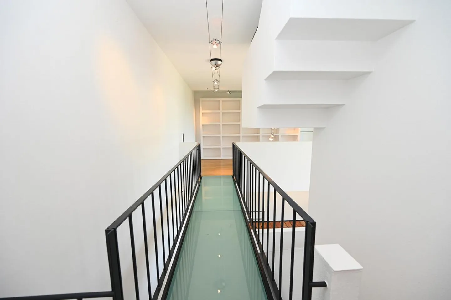Elegant Charming Villa with Garden and Lake View - Photo 15 of 30