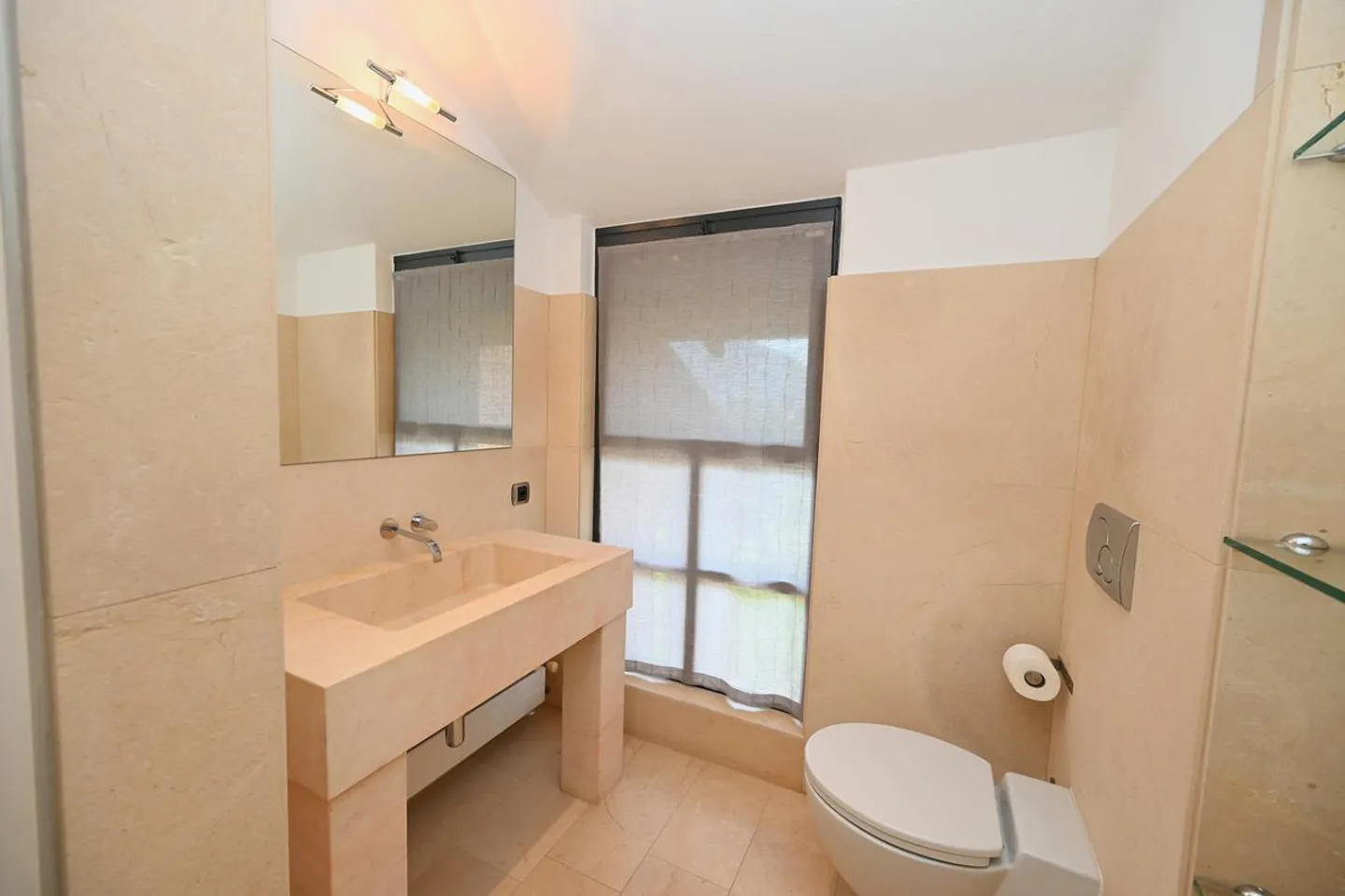 Elegant Charming Villa with Garden and Lake View - Photo 27 of 30