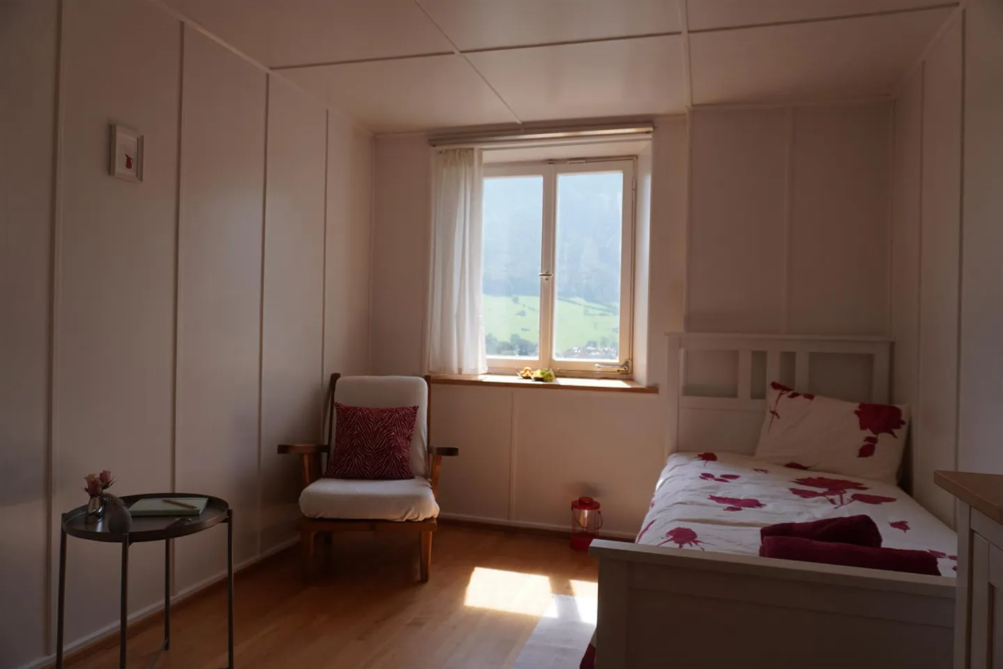 Camera tranquilla e arredata in affitto in una grande casa a Ennenda - Foto 1 di 8