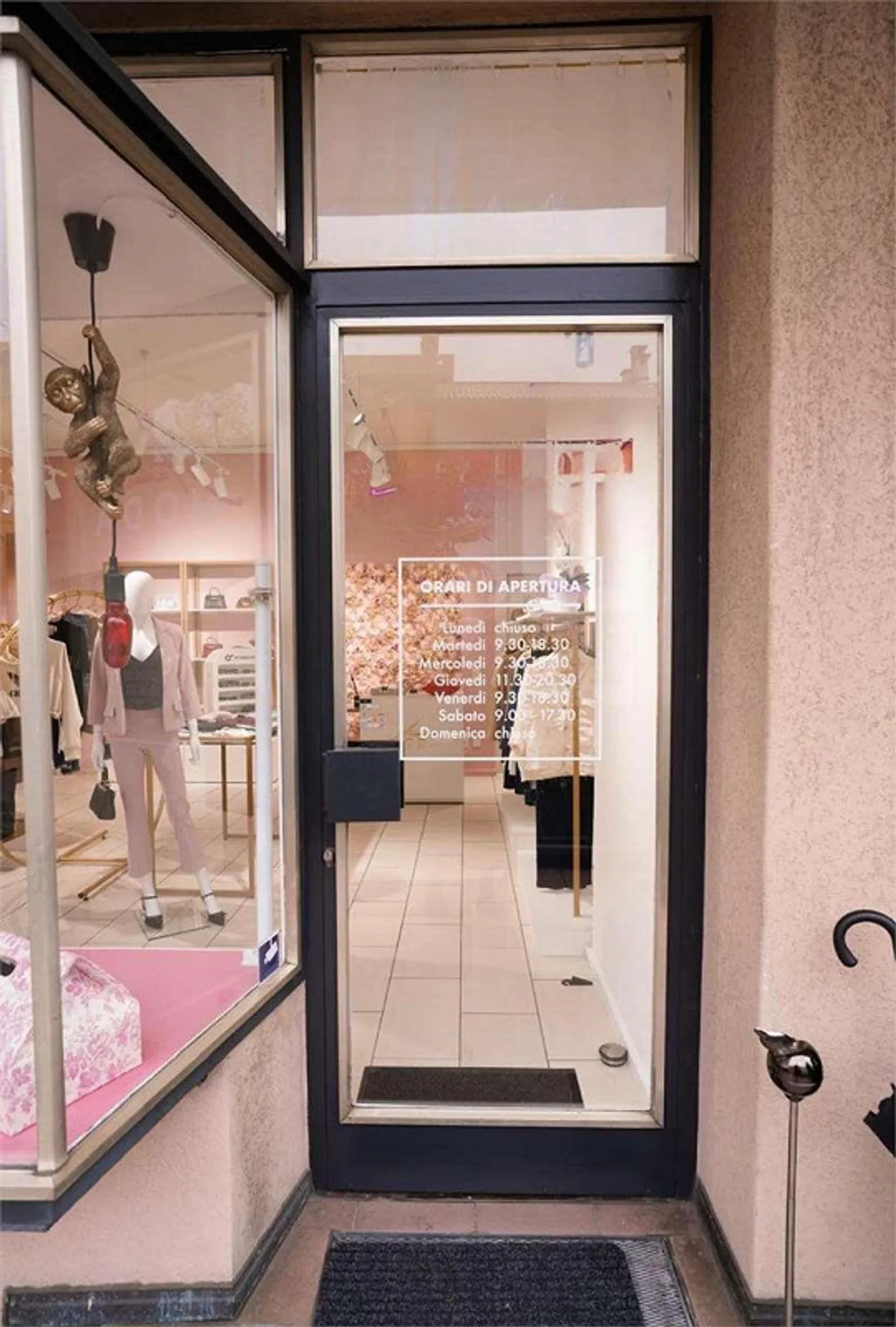 Geräumiger Verkaufsraum/Geschäft in Chiasso mit großem Schaufenster - Foto 2 von 2