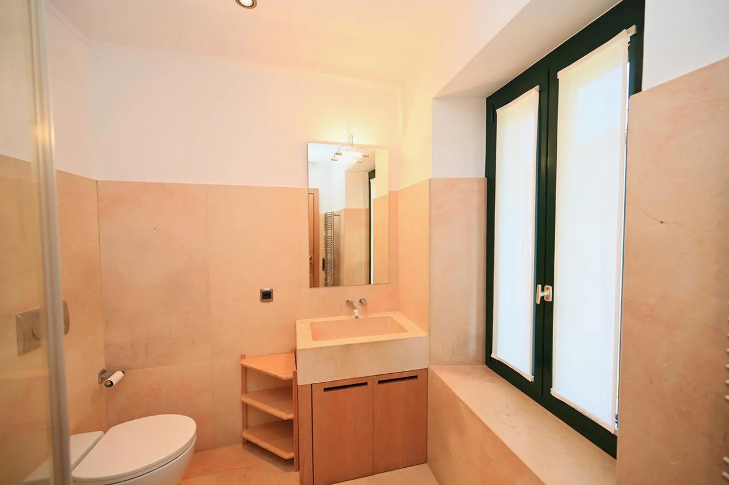 Elegant Charming Villa with Garden and Lake View - Photo 23 of 30