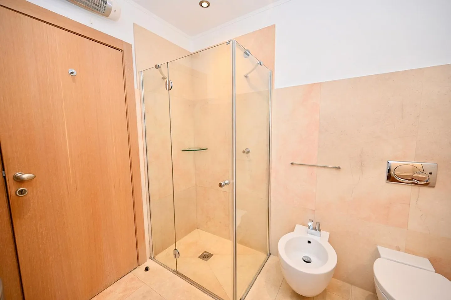 Elegant Charming Villa with Garden and Lake View - Photo 26 of 30
