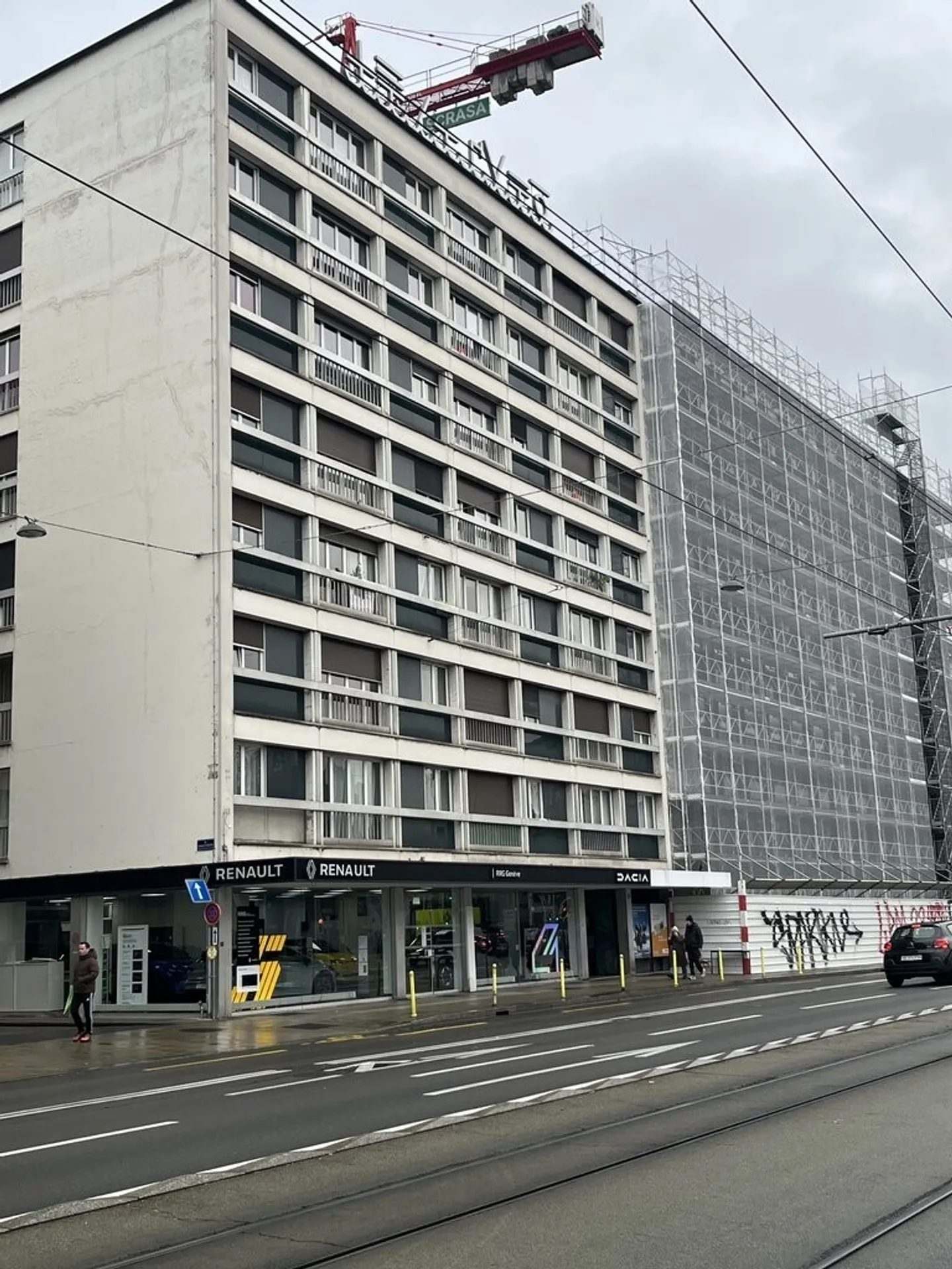 Bella arcade di 610 m2 e il suo deposito di 638 m2 nel cuore di Plainpalais - Foto 1 di 3