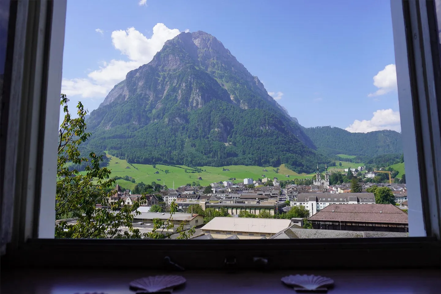 Camera tranquilla e arredata in affitto in una grande casa a Ennenda - Foto 6 di 8