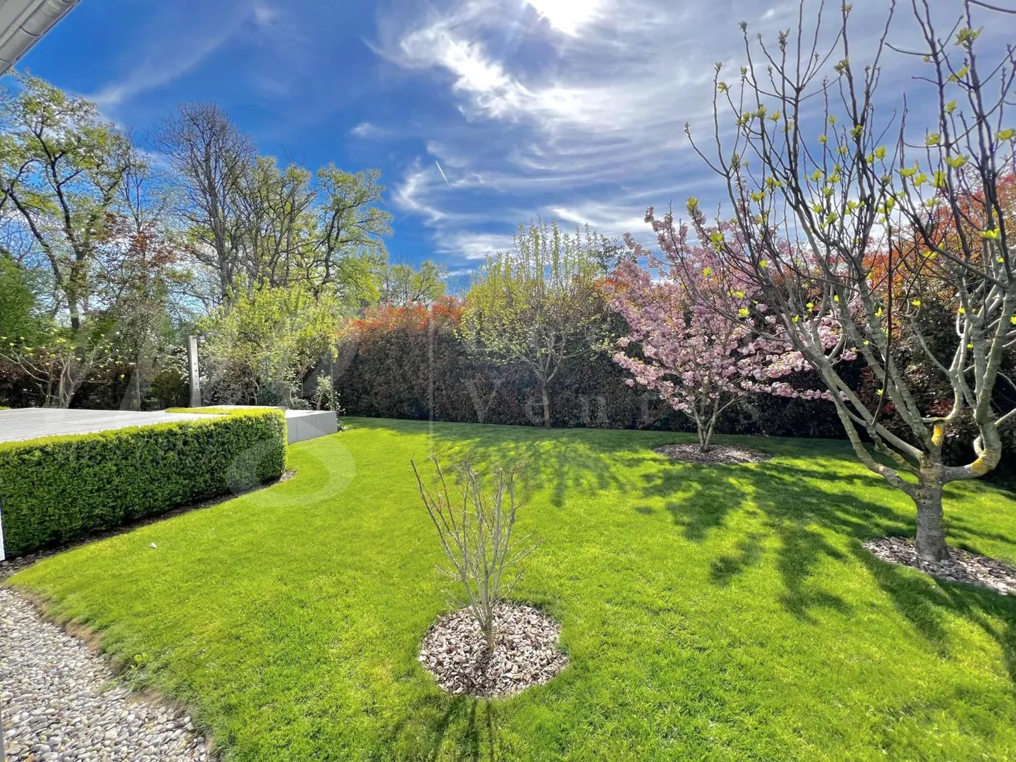 SUPERBE UND GROSSES HAUS MIT 10 ZIMMERN - 350 m2 - HPE - GARTEN VON 1100 m2 UND GROSS - Foto 2 von 13