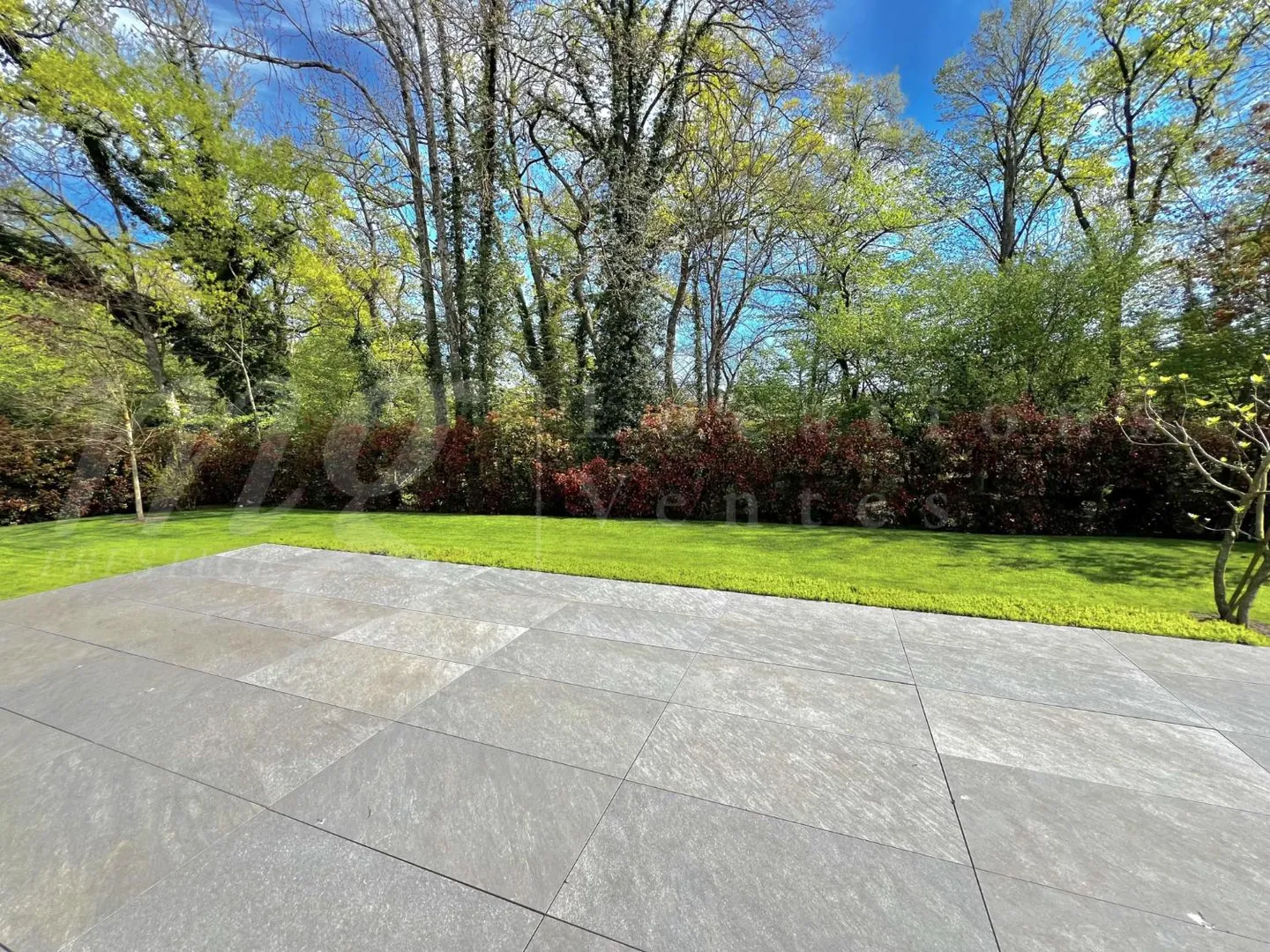 SUPERBE UND GROSSES HAUS MIT 10 ZIMMERN - 350 m2 - HPE - GARTEN VON 1100 m2 UND GROSS - Foto 3 von 13
