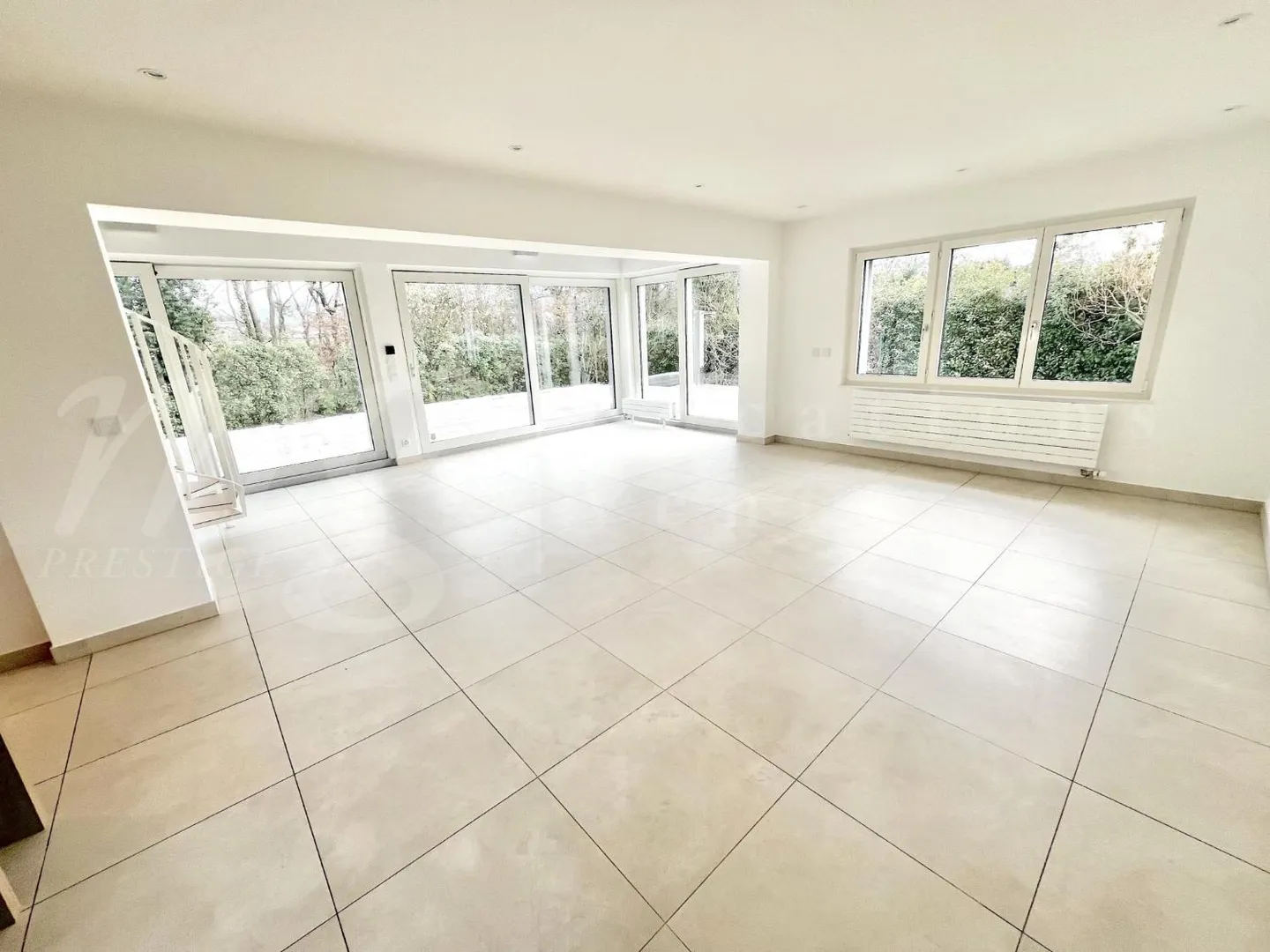 SUPERBE UND GROSSES HAUS MIT 10 ZIMMERN - 350 m2 - HPE - GARTEN VON 1100 m2 UND GROSS - Foto 5 von 13