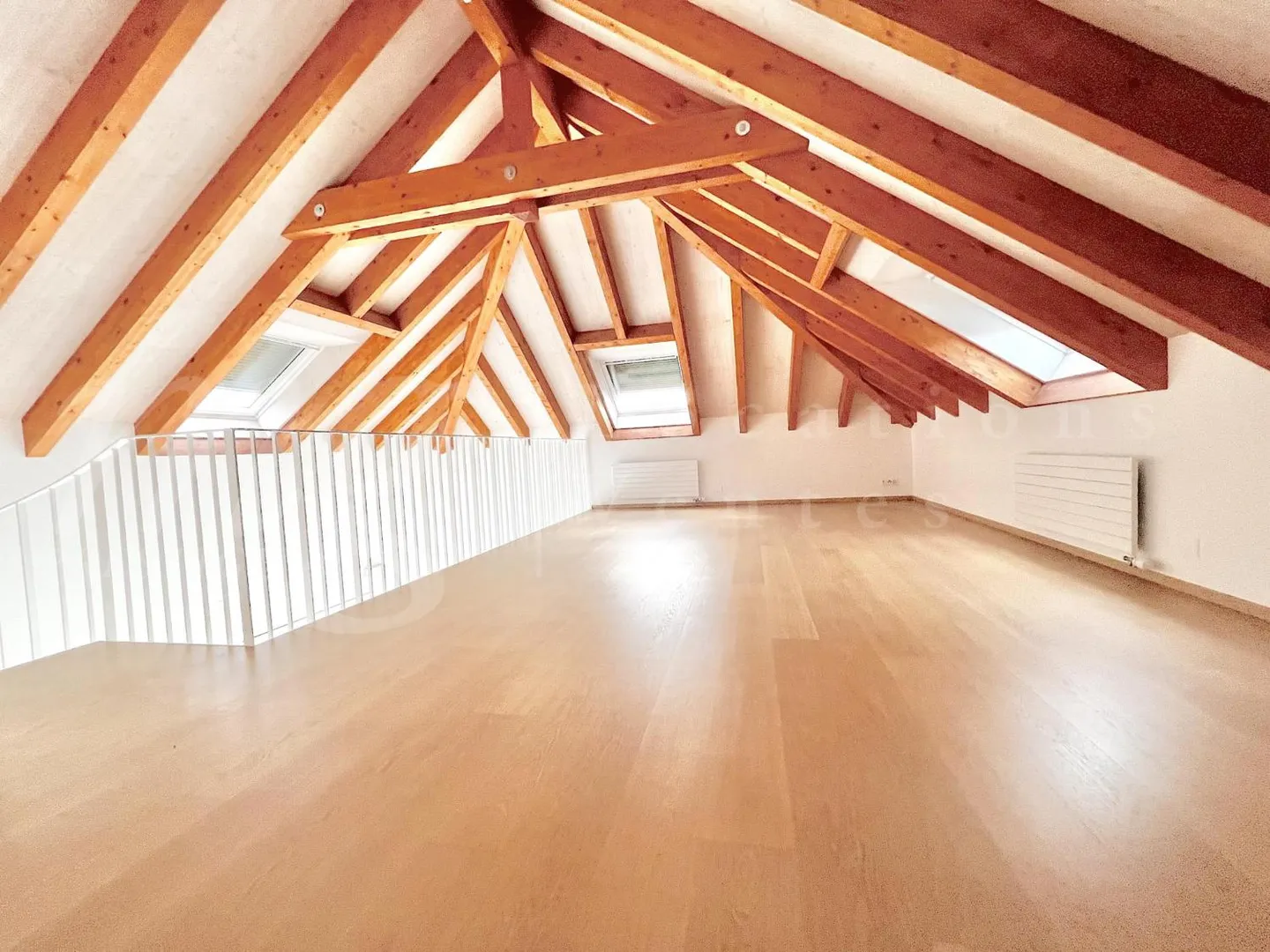 SUPERBE UND GROSSES HAUS MIT 10 ZIMMERN - 350 m2 - HPE - GARTEN VON 1100 m2 UND GROSS - Foto 8 von 13