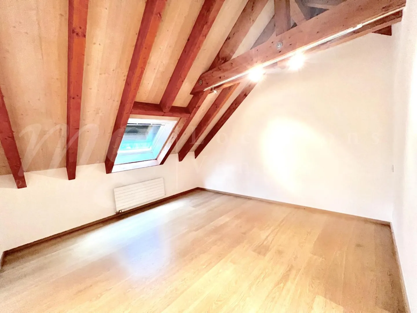 SUPERBE UND GROSSES HAUS MIT 10 ZIMMERN - 350 m2 - HPE - GARTEN VON 1100 m2 UND GROSS - Foto 9 von 13