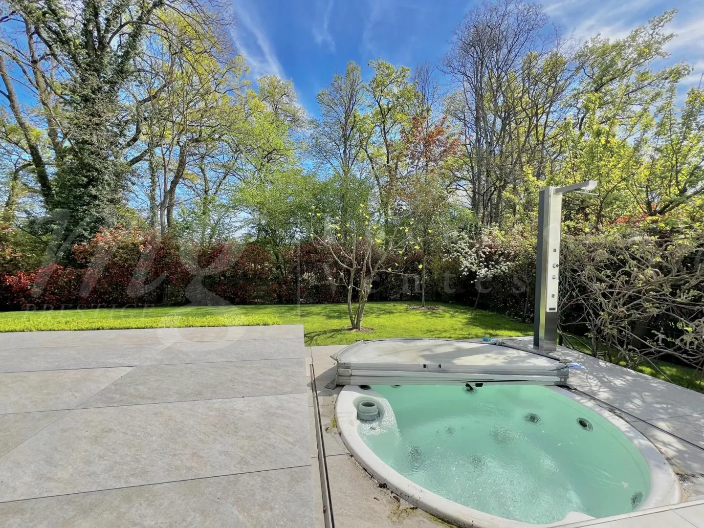 SUPERBE UND GROSSES HAUS MIT 10 ZIMMERN - 350 m2 - HPE - GARTEN VON 1100 m2 UND GROSS - Foto 1 von 13
