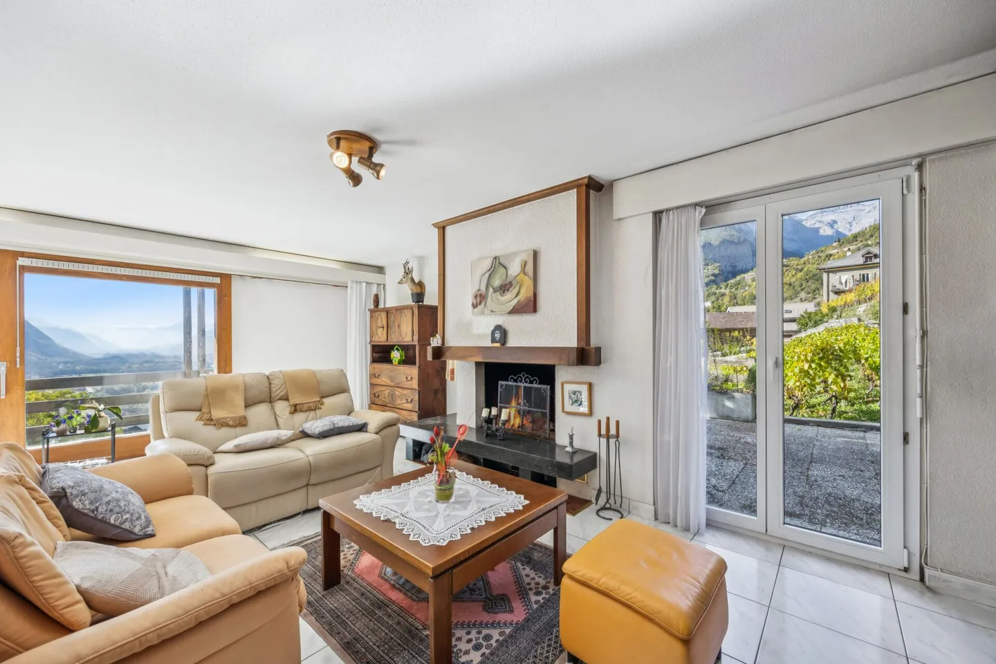 Charming 7.5-room single-family house with a wide view and great potential - Photo 2 of 13