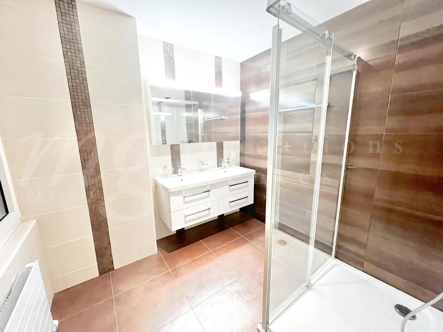 SUPERBE UND GROSSES HAUS MIT 10 ZIMMERN - 350 m2 - HPE - GARTEN VON 1100 m2 UND GROSS - Foto 13 von 13