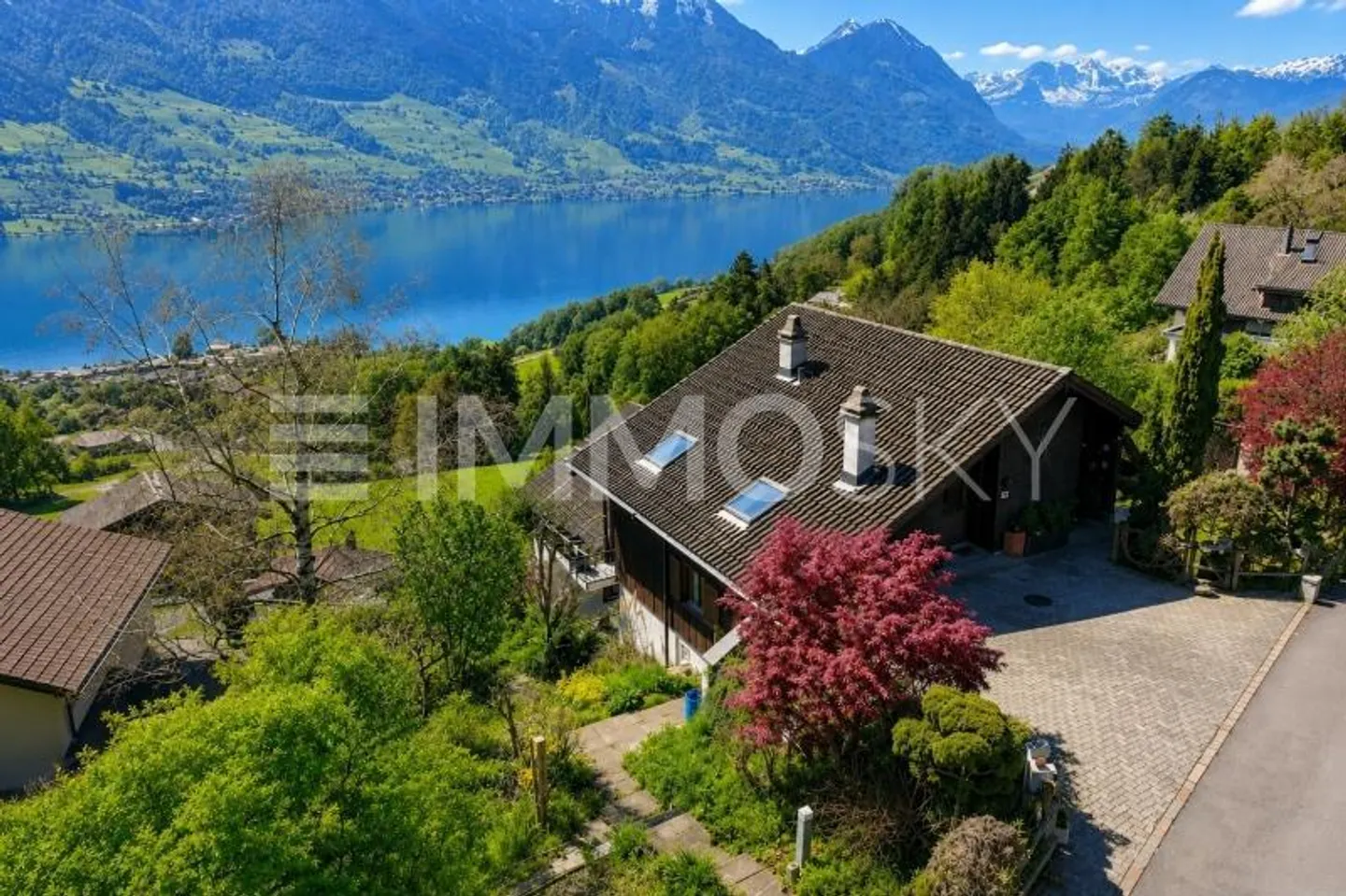 Living with a panoramic view over Lake Sarner and the mountain world - Photo 1 of 5