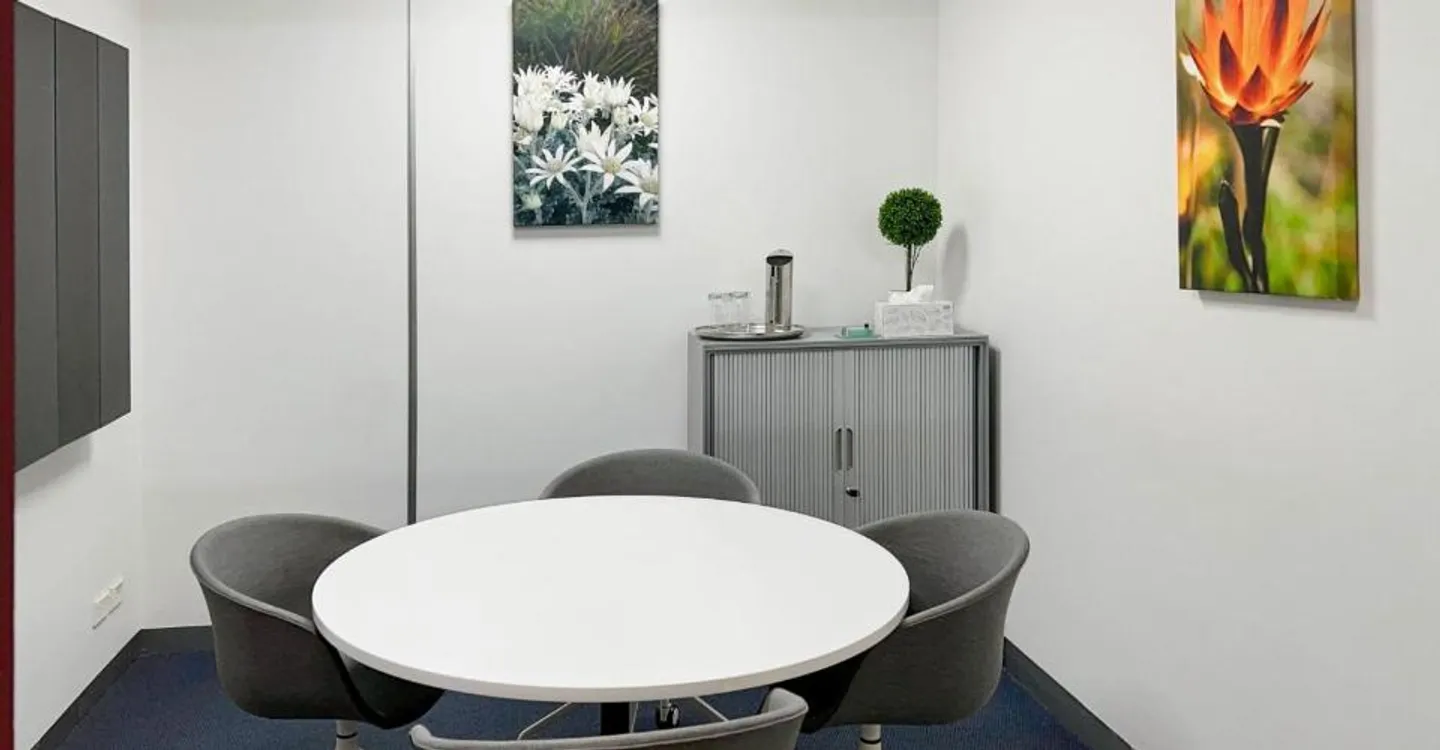 Private office for 5 in Regus Spoom Kriens - Photo 5 of 8
