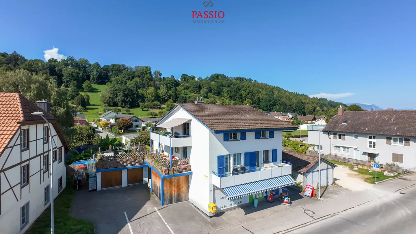 Charming multi-family house in the heart of Meinisberg - Photo 2 of 22