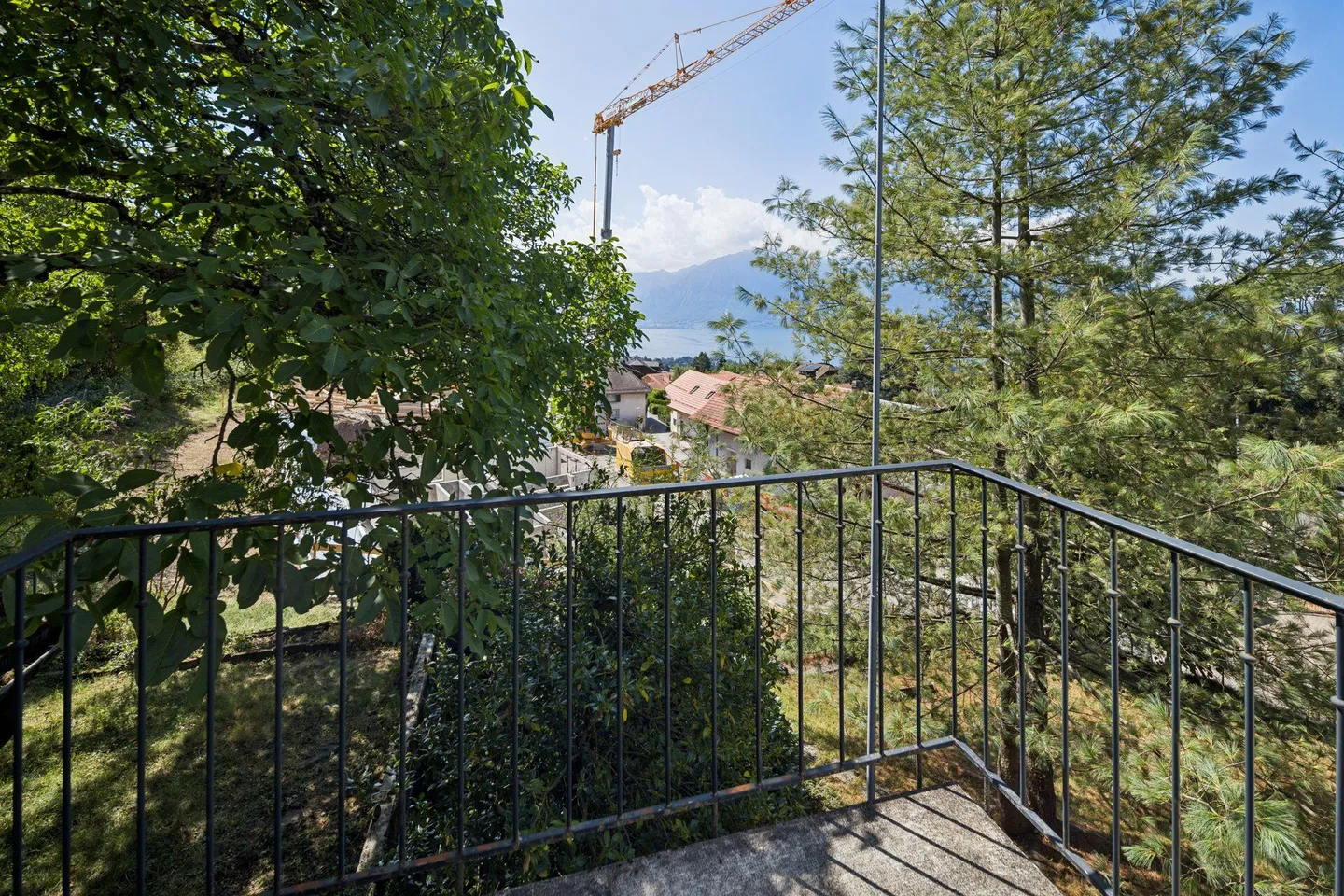 5-room single-family house on large plot in Blonay VD with lake and mountain view - Photo 15 of 18