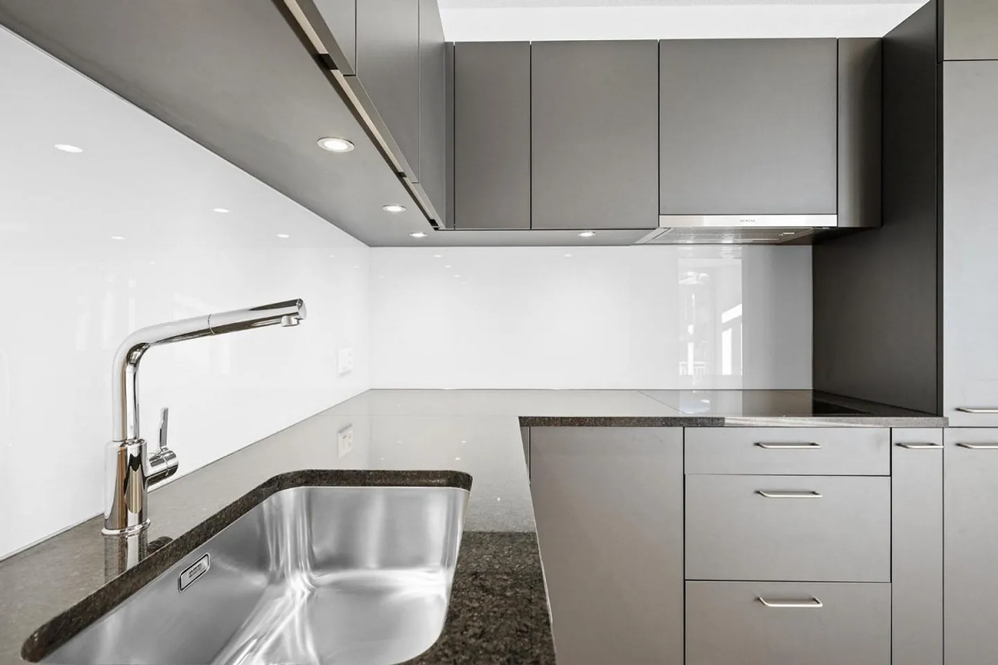 Top 2.5-room apartment with large southwest terrace in the center - Photo 5 of 10