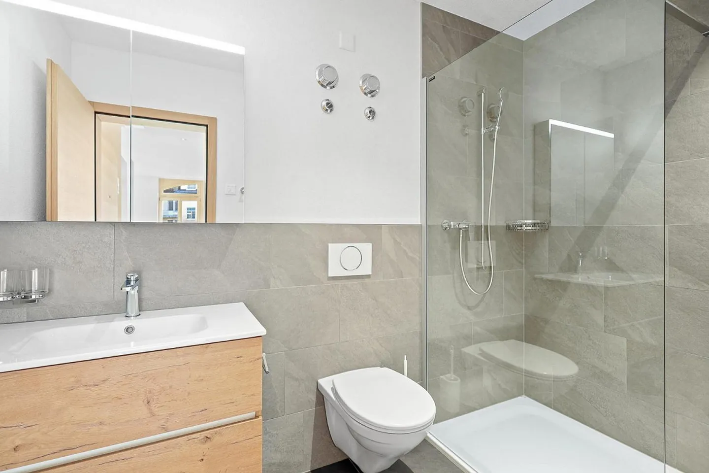 Top 2.5-room apartment with large southwest terrace in the center - Photo 6 of 10