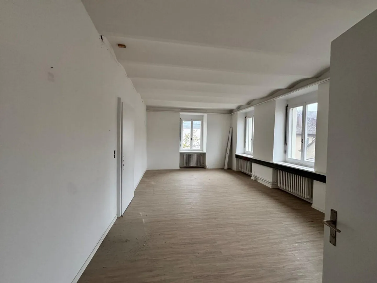 Modern Office for Rent in the Old Town of Schaffhausen - Photo 2 of 10