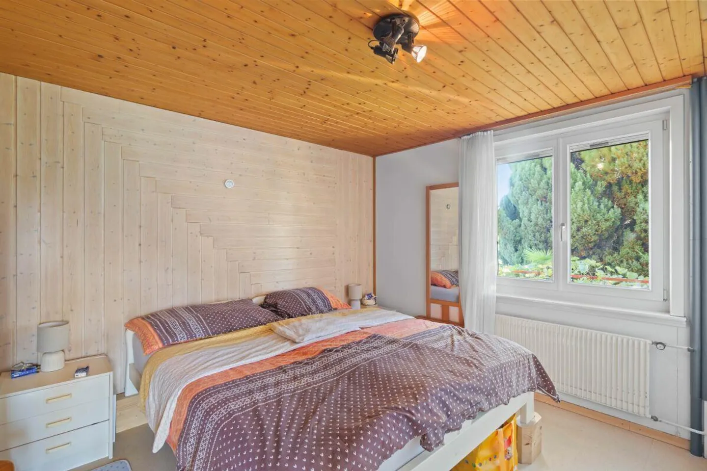 Single-family house with two residential units and versatile usage potential - Photo 6 of 13