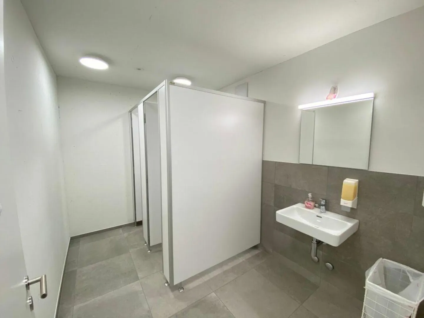 Attractive office space with archive - modern and flooded with light - Photo 5 of 9