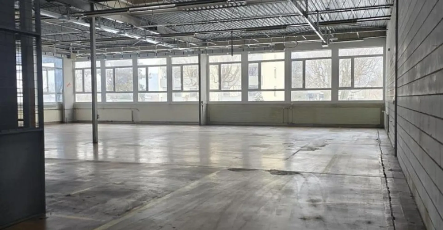 Espace industriel fonctionnel à louer - Photo 2 sur 8