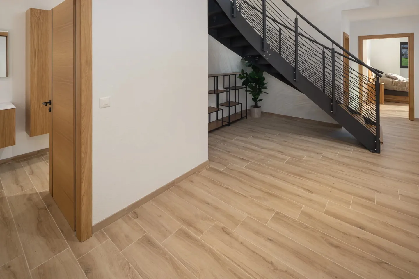 Exceptional 5.5-room chalet in Crans-Montana - Stunning view and jacuzzi - Photo 13 of 49