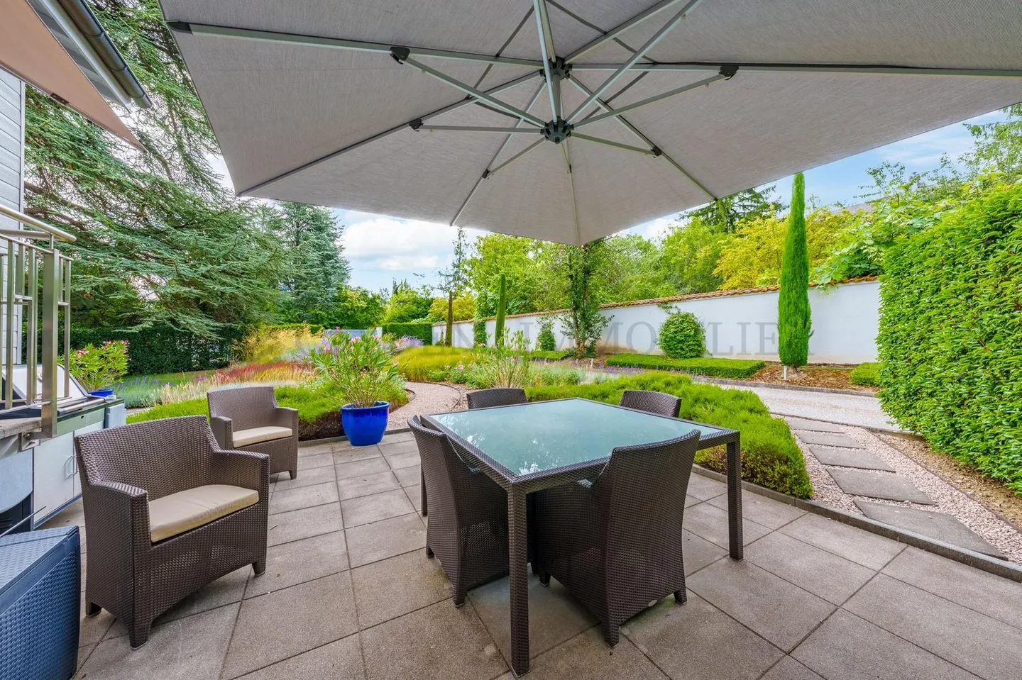 Magnificent, fully renovated property - Photo 2 of 10