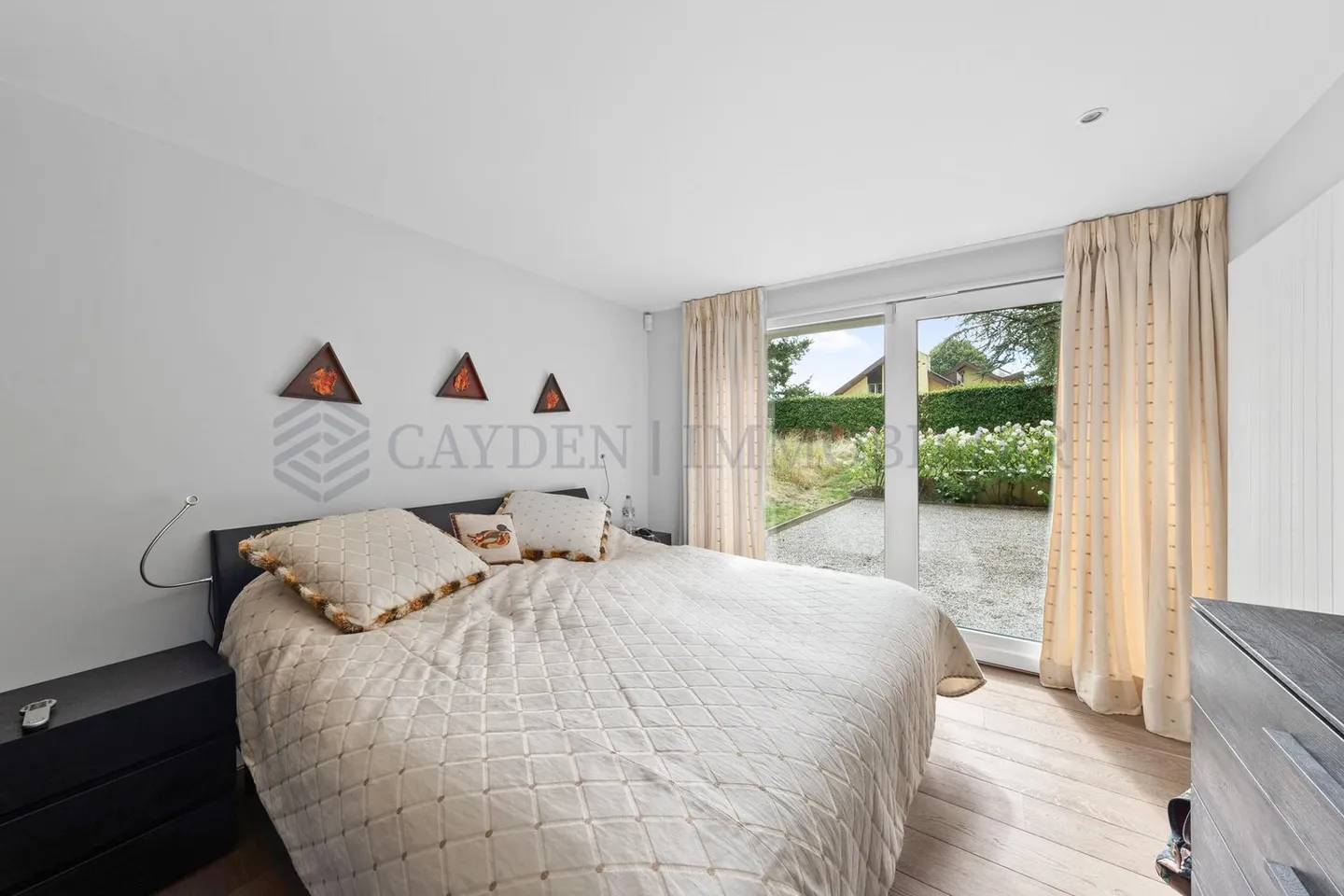 Magnificent, fully renovated property - Photo 9 of 10