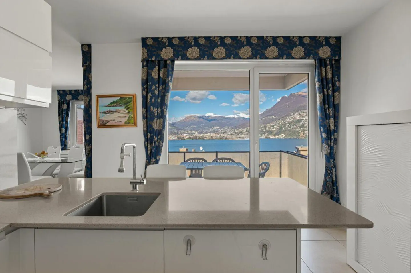 Arredato con vista spettacolare sul lago e sulla città - 4,5 stanze Paradiso - Foto 1 di 17
