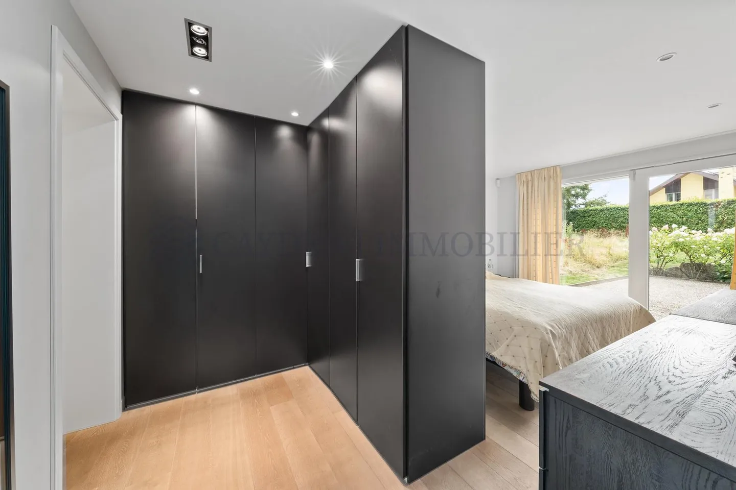 Magnificent, fully renovated property - Photo 10 of 10