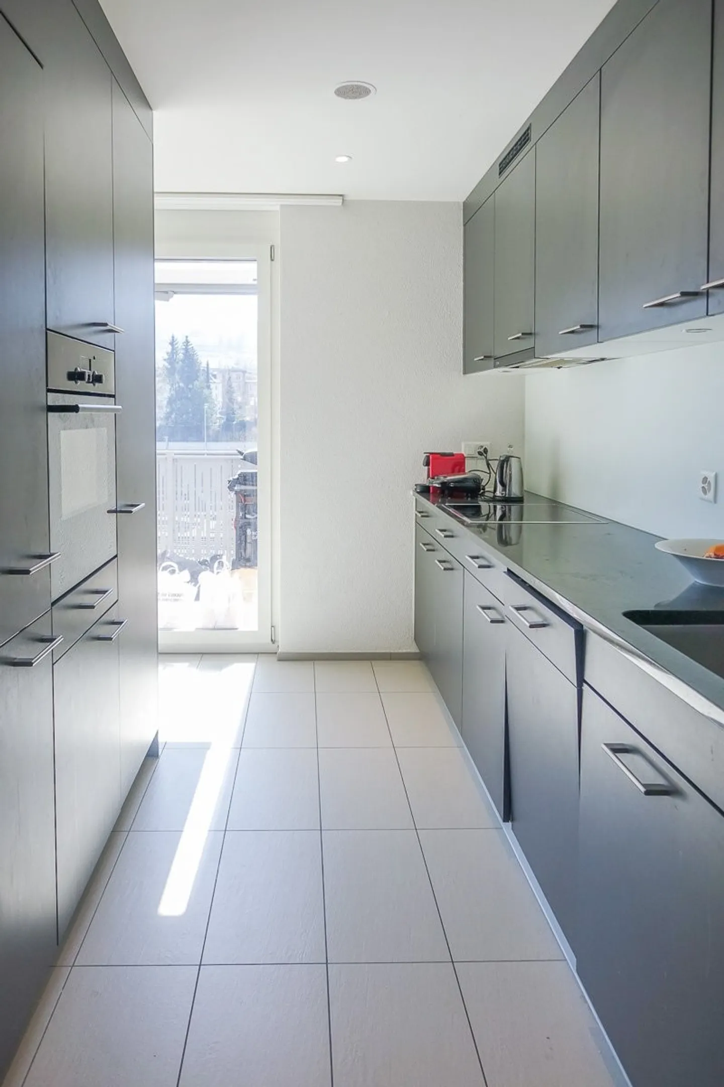 Modern city apartment in the eastern center of St. Gallen - Photo 2 of 8