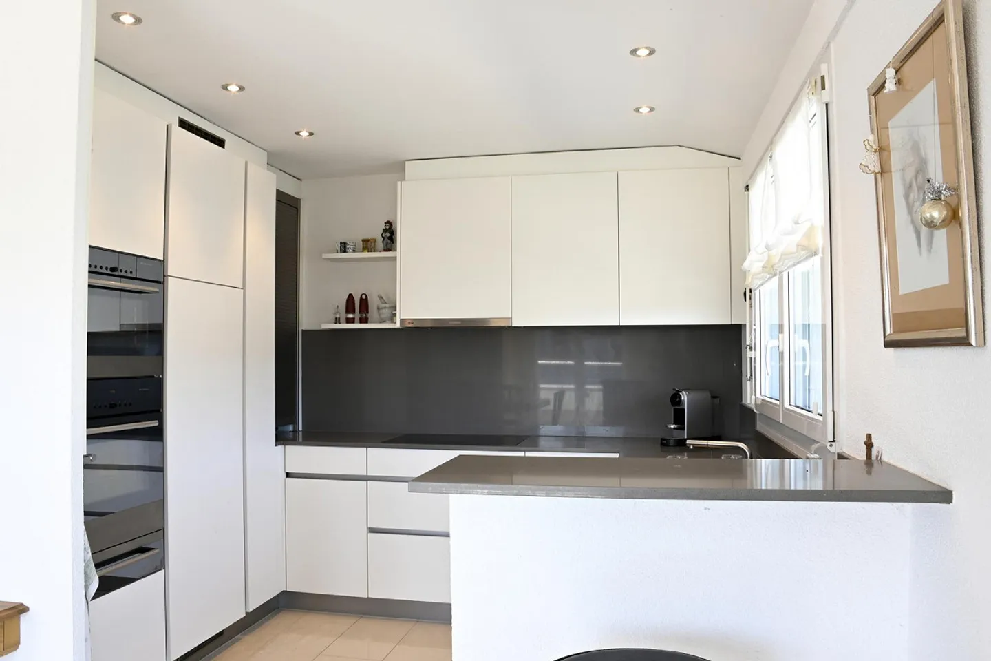 Penthouse with sun terrace and panoramic view of the old town and Säntis - Photo 5 of 11