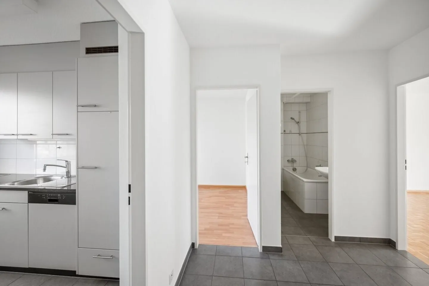 Helle 3-Zimmer-Wohnung mit Balkon - Foto 2 von 8