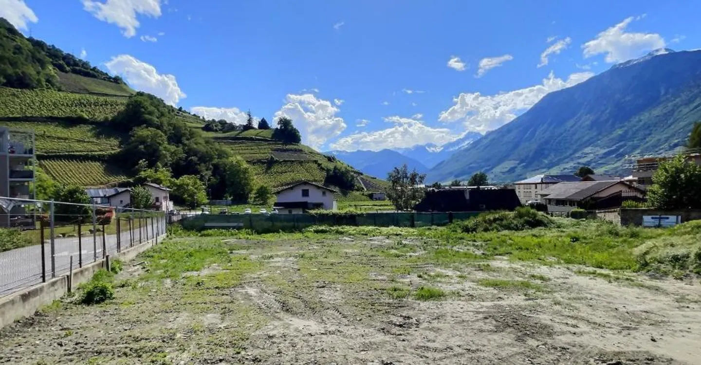 Schöne Doppelhaushälfte mit 4,5 Zimmern in Saxon, Wallis - Foto 2 von 11