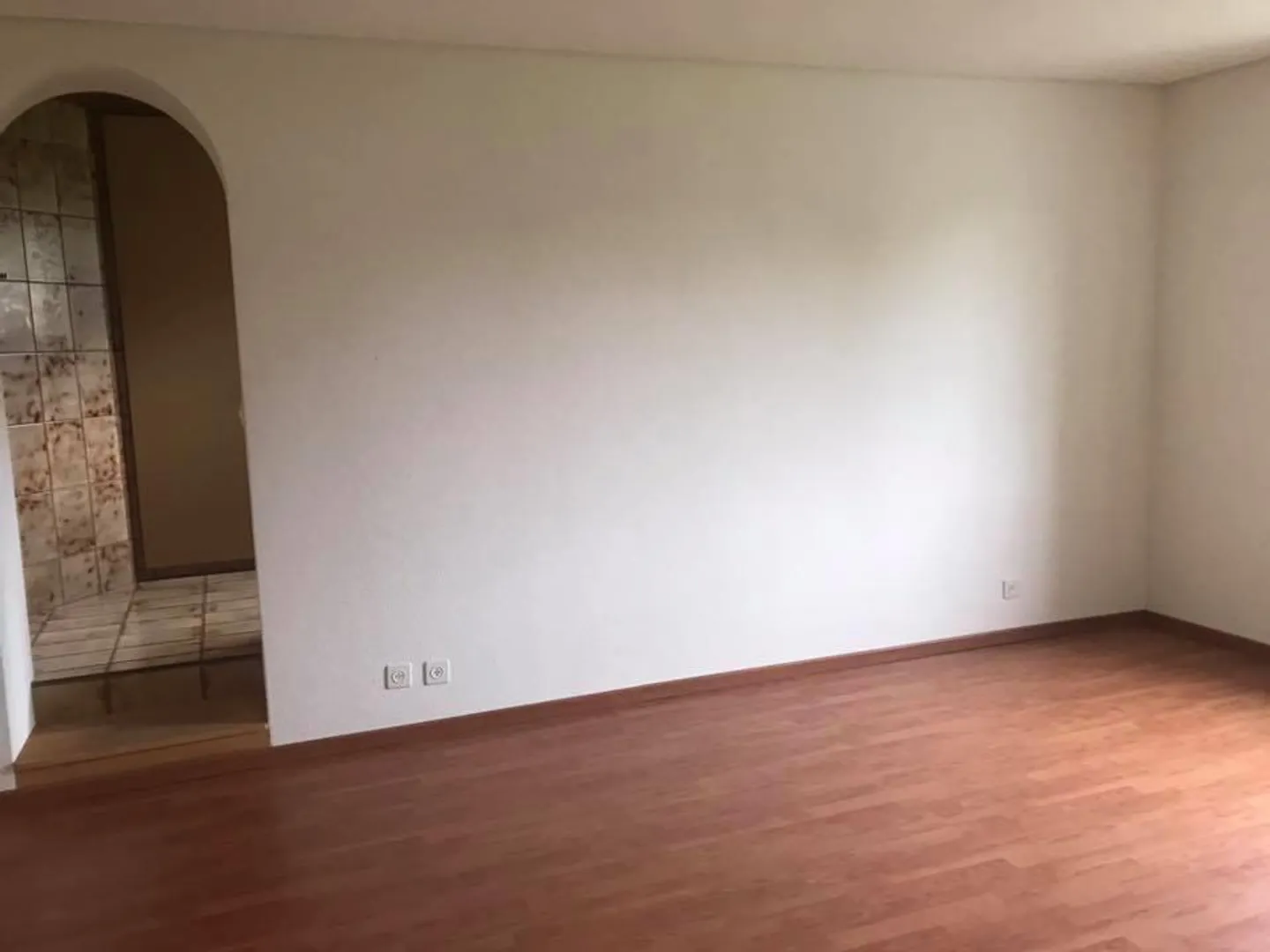 Appartamento d'epoca di 4 stanze con fascino, camino e giardino condiviso - Foto 6 di 17